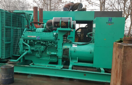 台山发电机组如何判断水冷式机油散热器内部是否需要清洗？